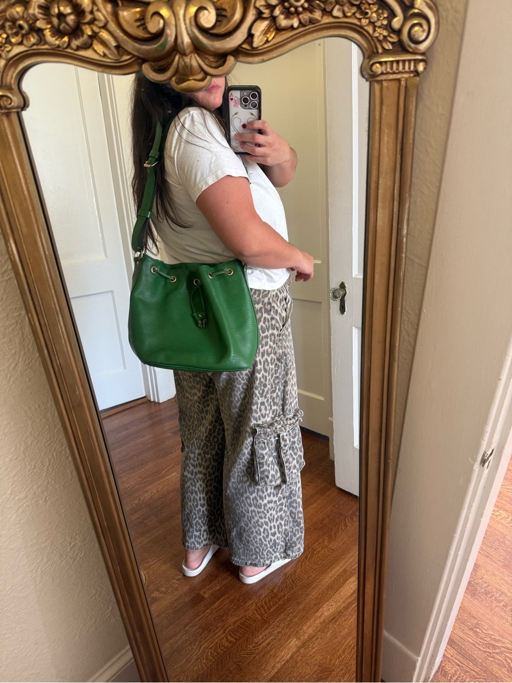 Vintage Green Contoured Leather Drawstring Bucket Bag